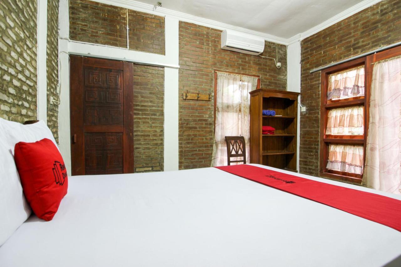 Reddoorz Near Rumah Sakit Wirosaban Salakan Exterior foto