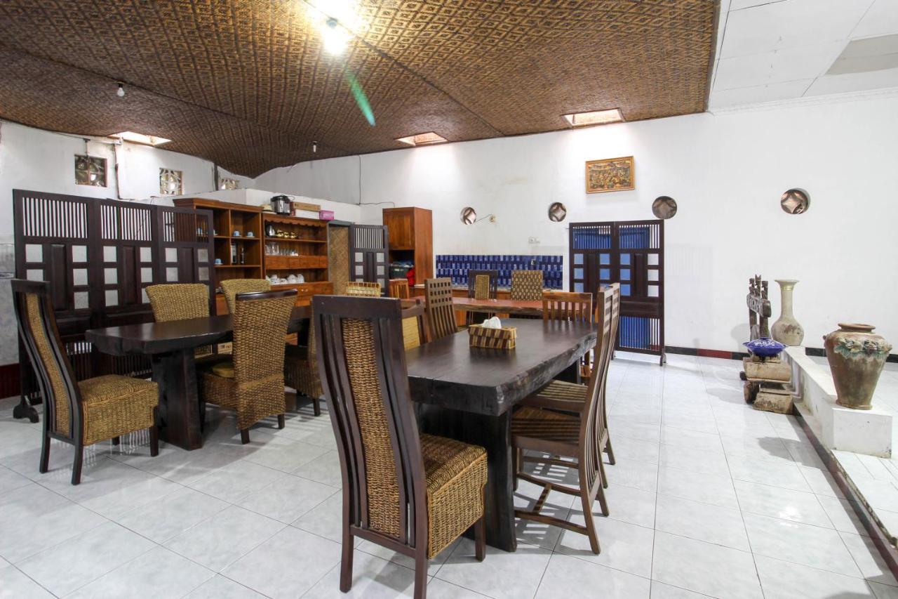 Reddoorz Near Rumah Sakit Wirosaban Salakan Exterior foto