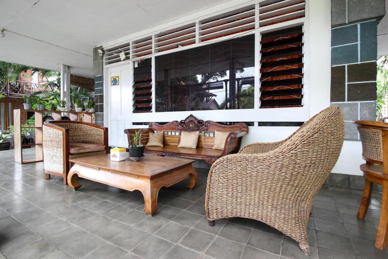 Reddoorz Near Rumah Sakit Wirosaban Salakan Exterior foto
