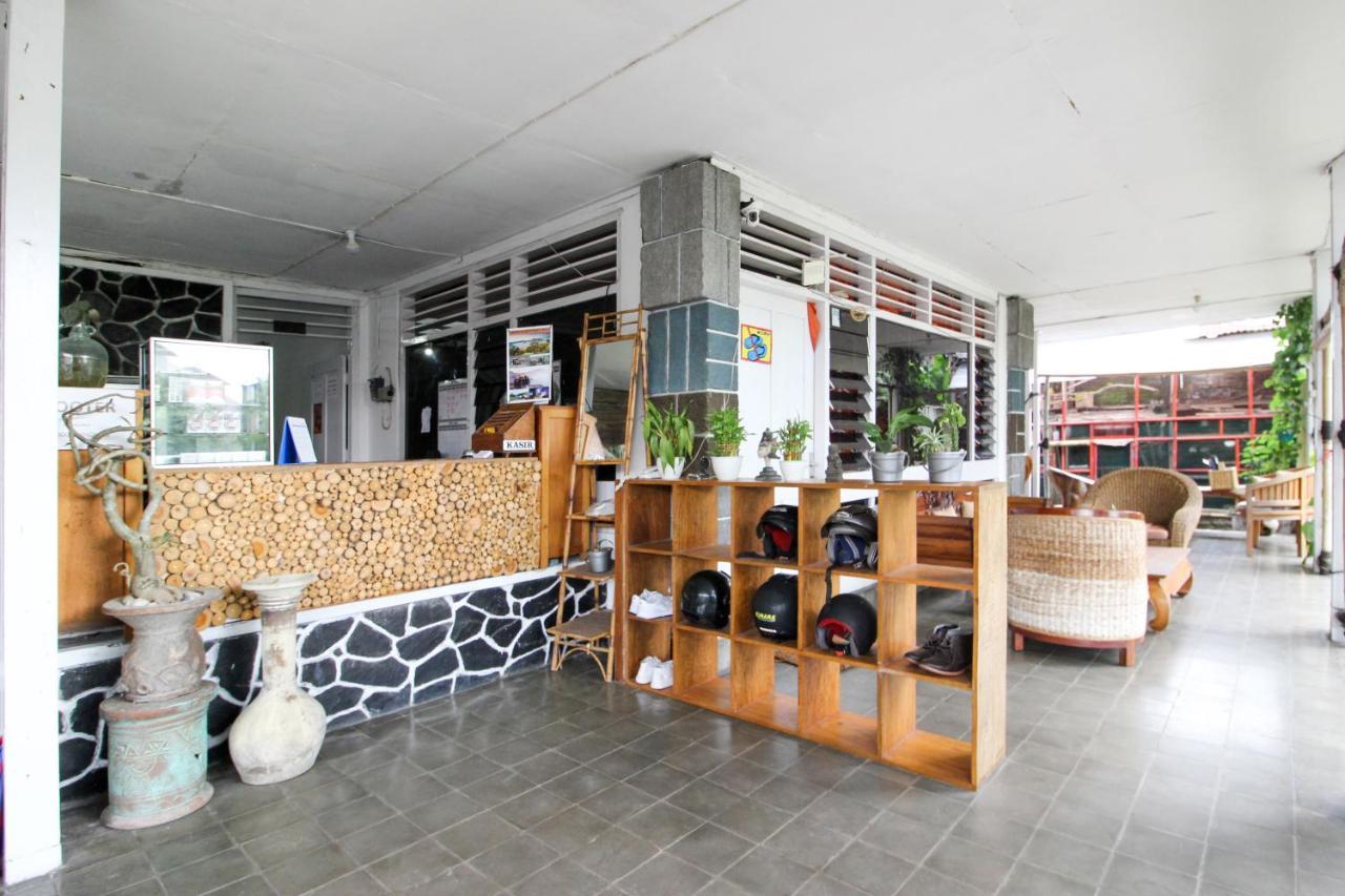 Reddoorz Near Rumah Sakit Wirosaban Salakan Exterior foto