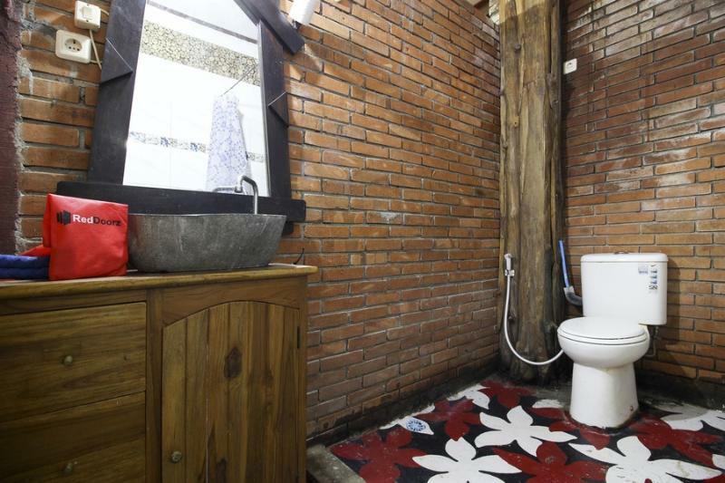Reddoorz Near Rumah Sakit Wirosaban Salakan Exterior foto